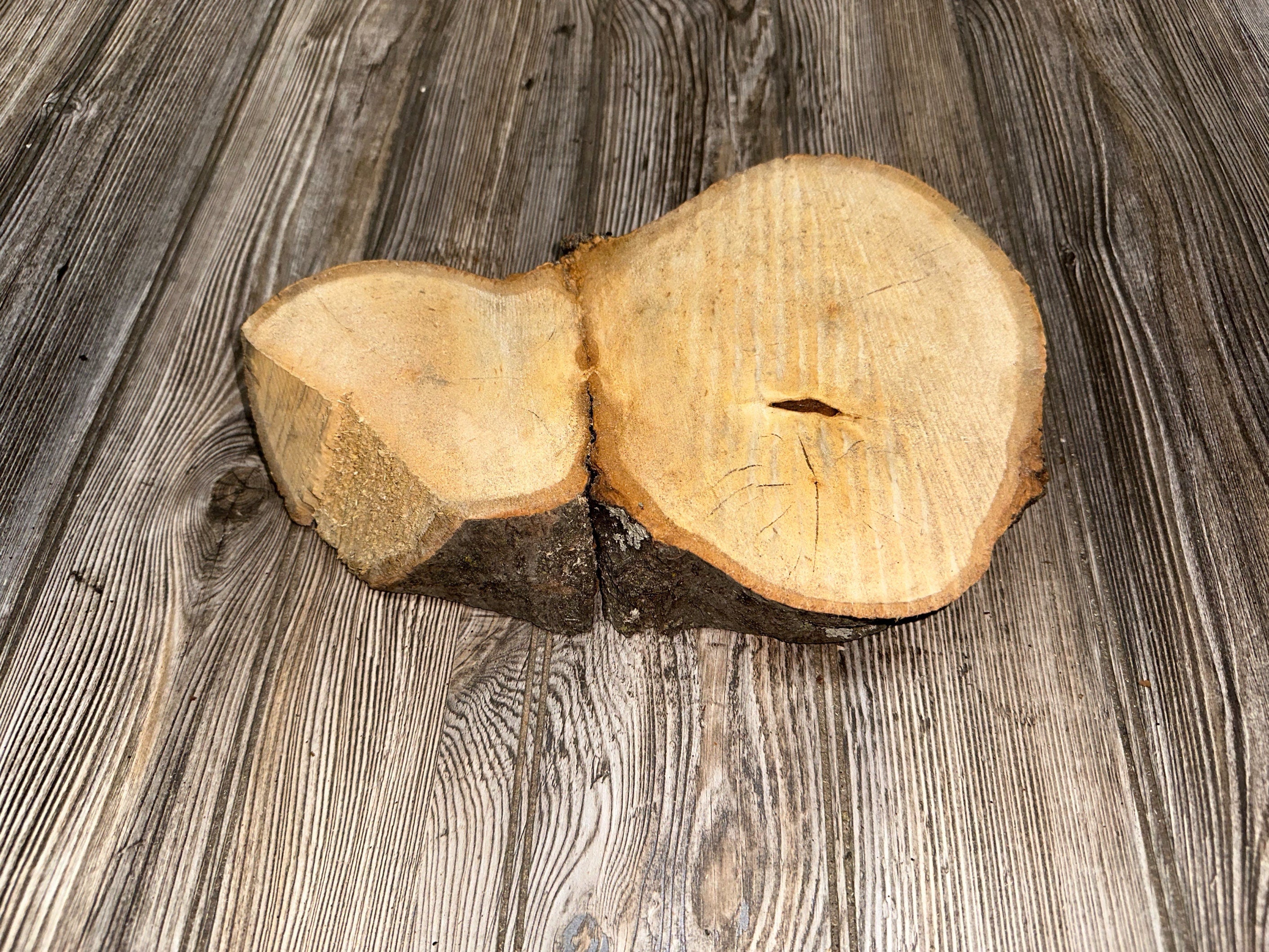 Basswood Slice, 1 Count, About 11.5 Inches Long by 8 Inches Wide and 2 Inches Tall